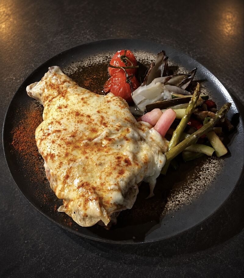 CÔTÉ DE VEAU GRATINÉE À LA TOME DE VACHE 