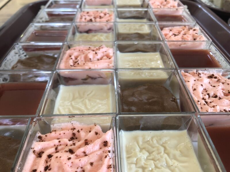 Damier de verrines sucrées