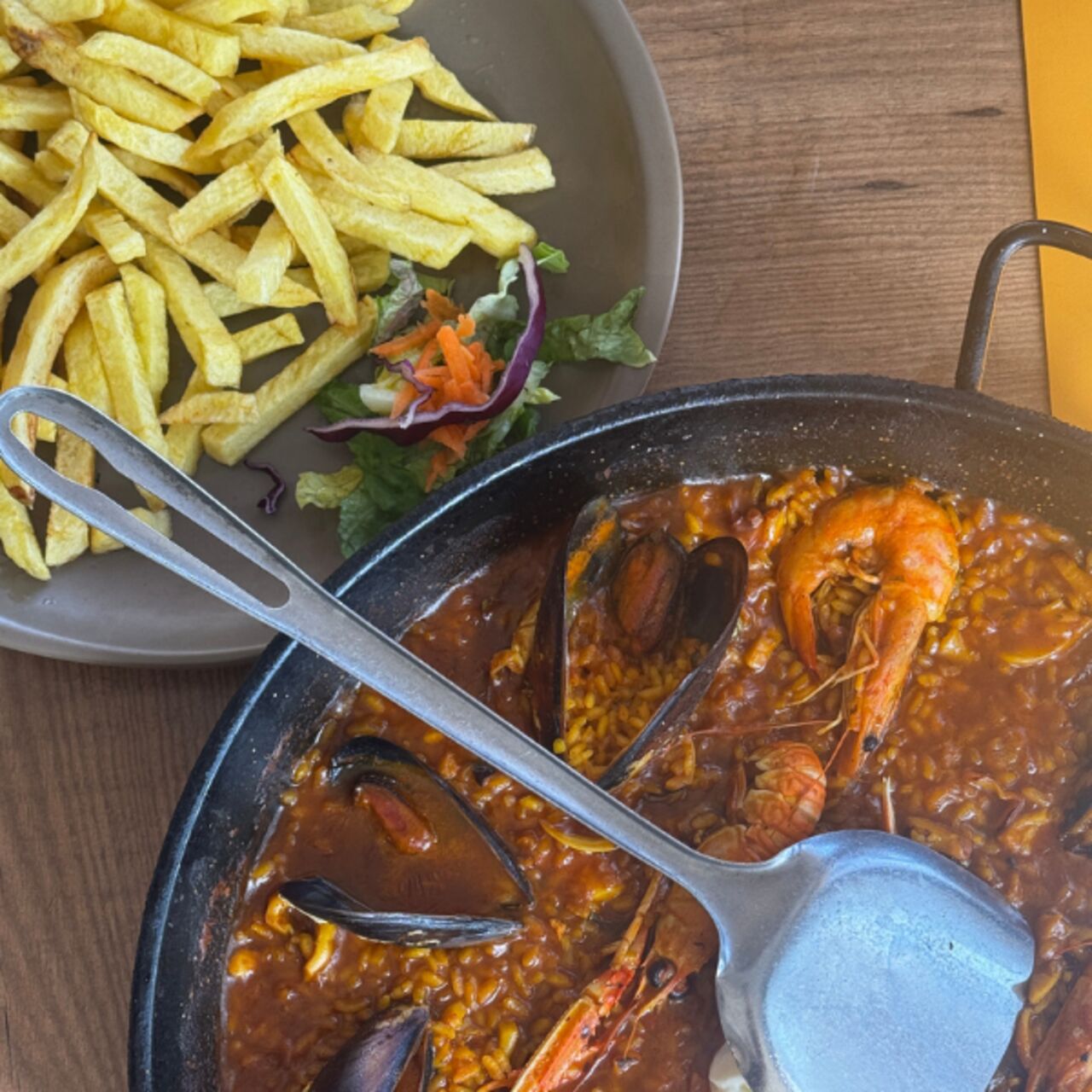 Nuestra Esencia: Del Refugio Marinero a tu Mesa