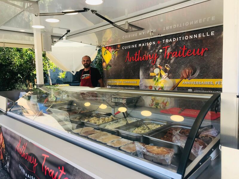 Anthony traiteur sillonne les marchés à proximité de Nimes et Montpellier