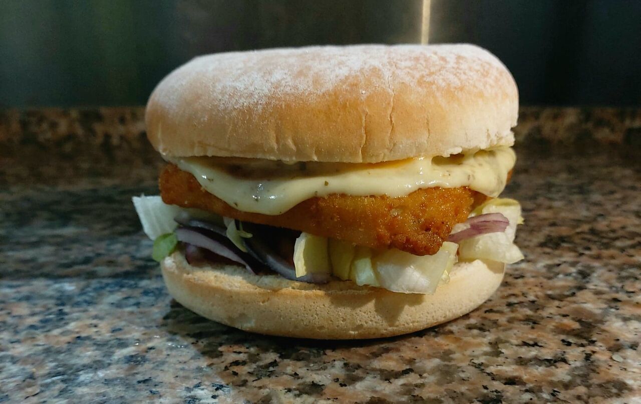 Burger Fish:
Avec frites: 7.50€
Avec frites et boisson: 8.50€