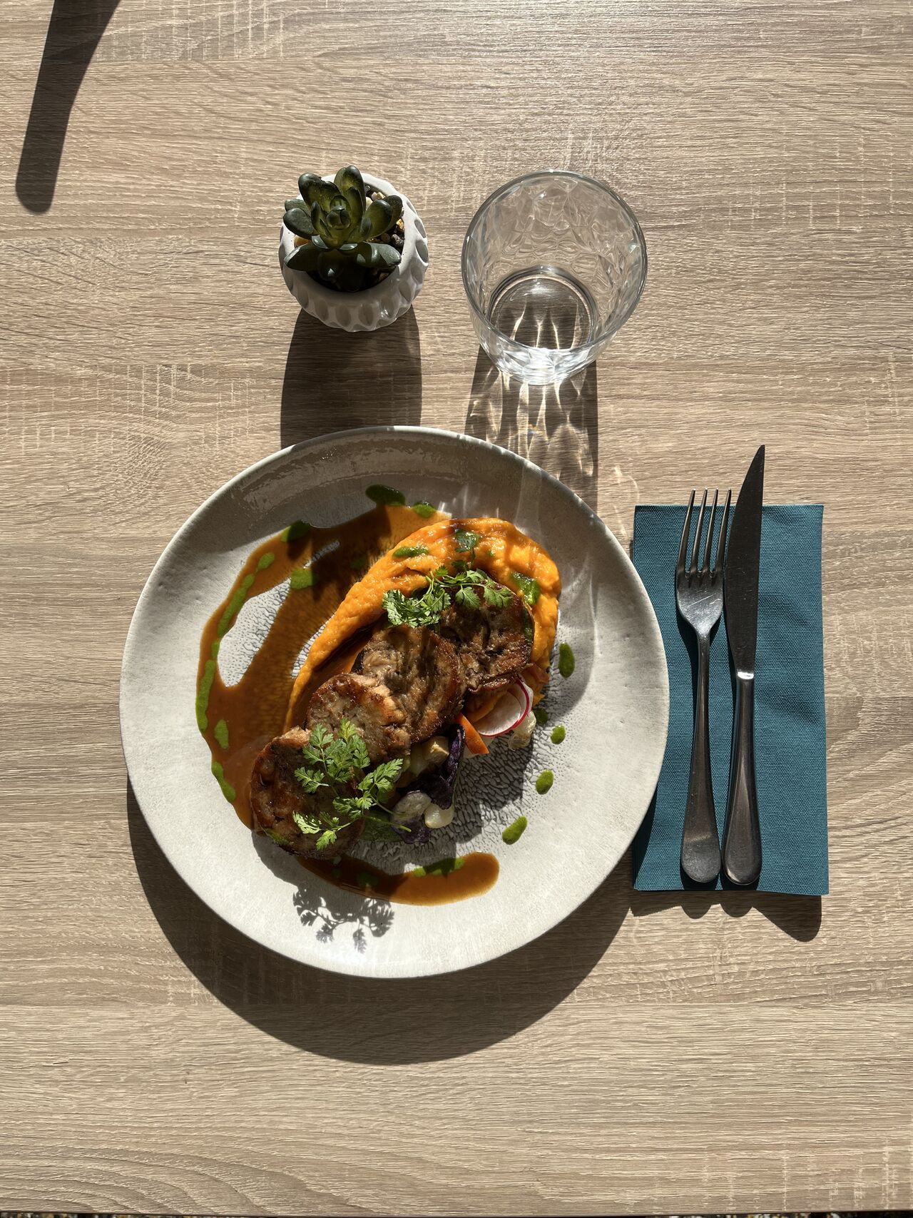 Le médaillon d'épaule de porcelet 