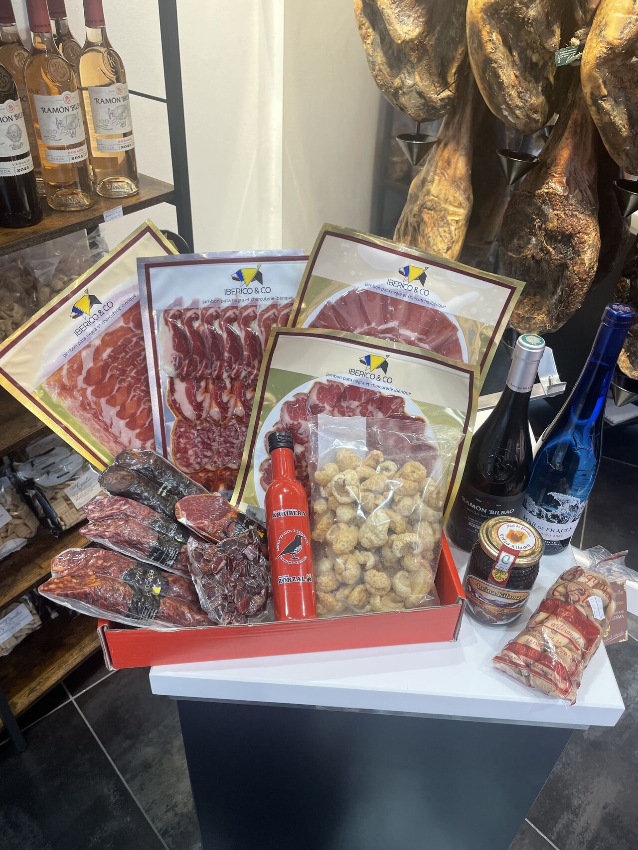 Coffret chacuterie & vin & épicerie