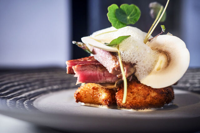 Bœuf Black Angus halal grillé au feu de bois, gnocchis à la semoule – Restaurant gastronomique halal Lyon