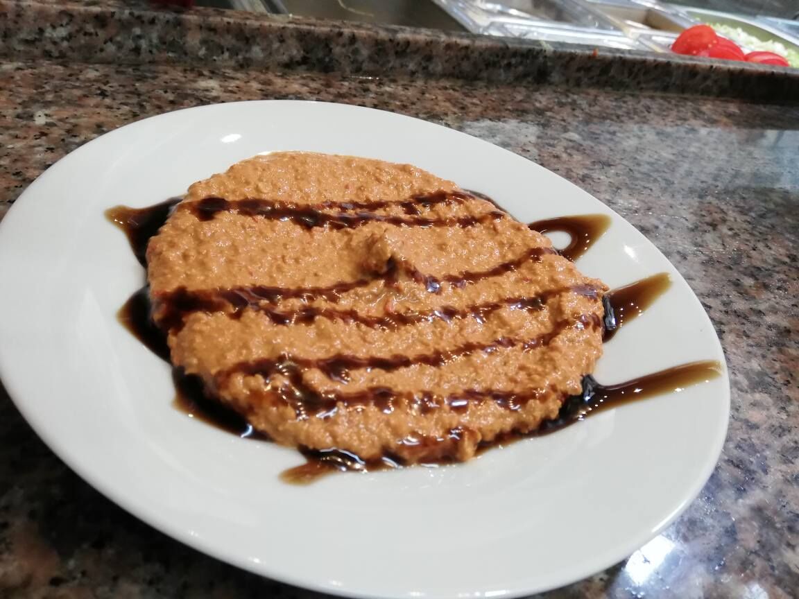 Mohamara : de piment rouge avec de la noix et d'oignon 