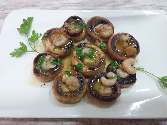 #Champiñones a la plancha con gambas y crujiente de jamón 