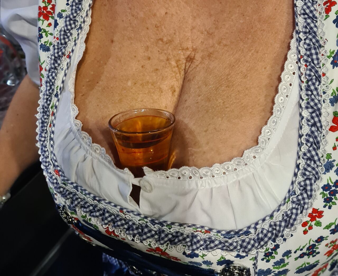 Schnaps aus allen Lagen (besonderer Service für besondere Gäste)