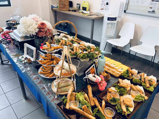 Buffet traiteur thailandais pour un dejeuner d'entreprise