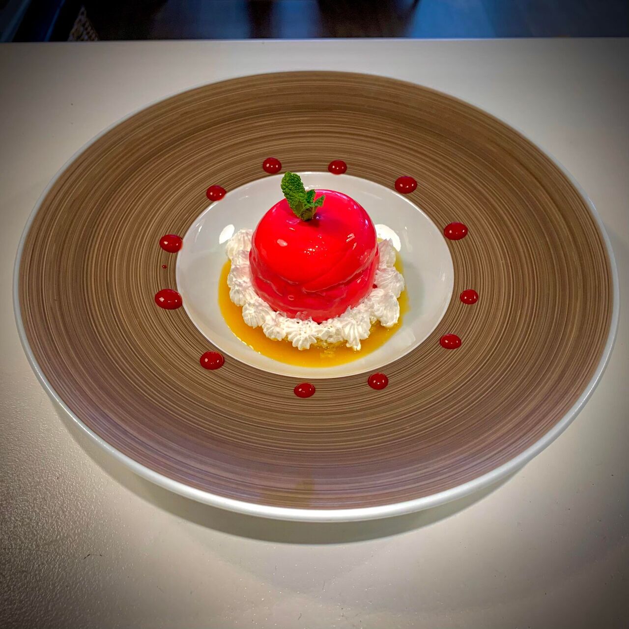 Délice de pommes et son coulis exotique