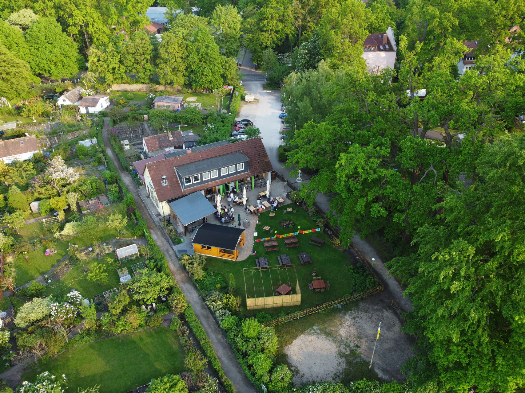 Bayrischer Biergarten im Grünen – entspannt & gemütlich