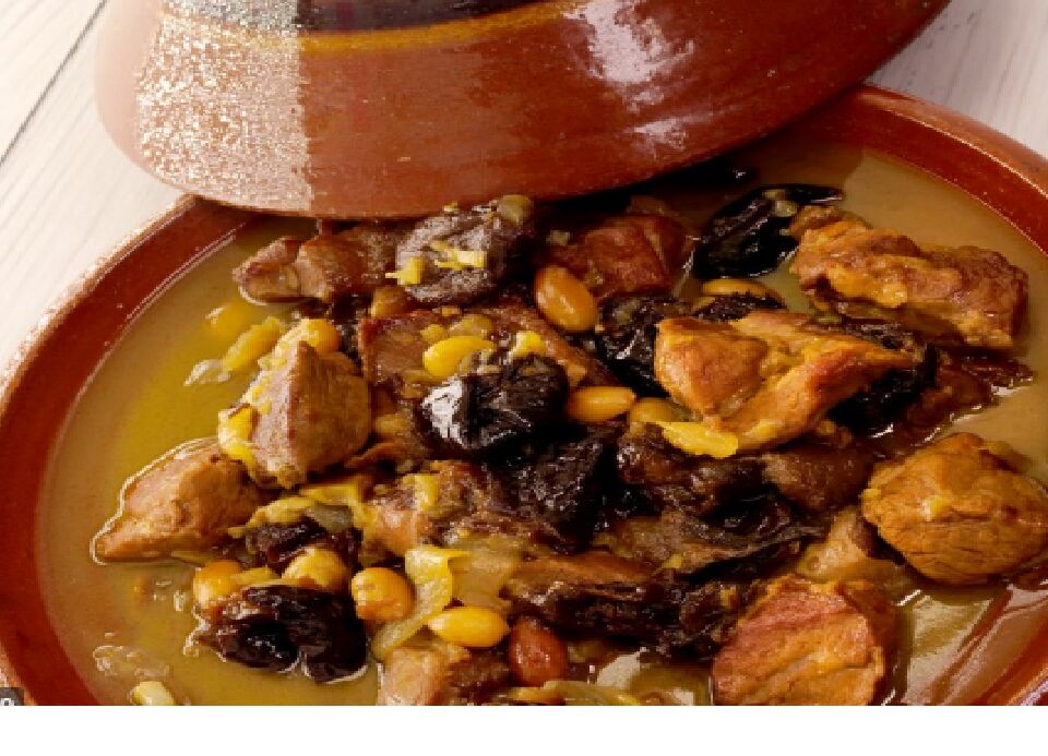 Tajine Agneau 17,50 € la part
(Agneau, légumes ou sauce oignon et raisin sec)