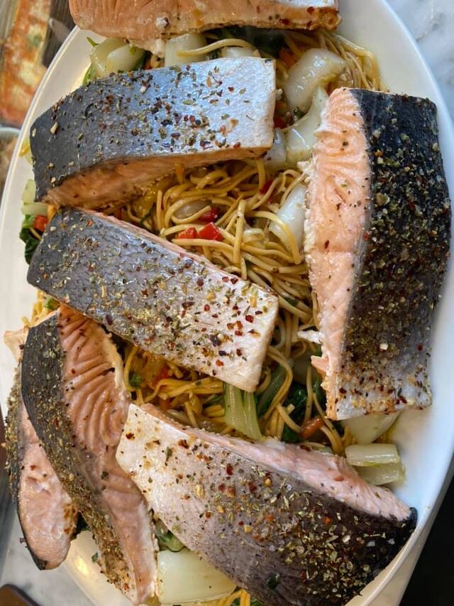 Zalm met Japanse noedels en paksoi