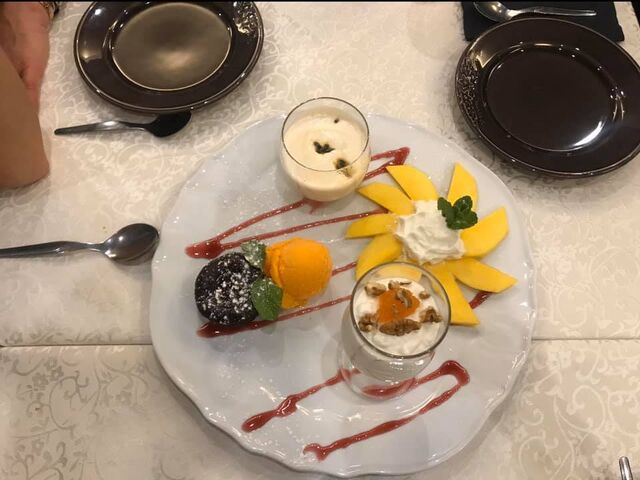 Misto de Sobremesas
( Brownie com gelado de tangerina, Mousse de Maracujá, Doce da Casa, Manga laminada)