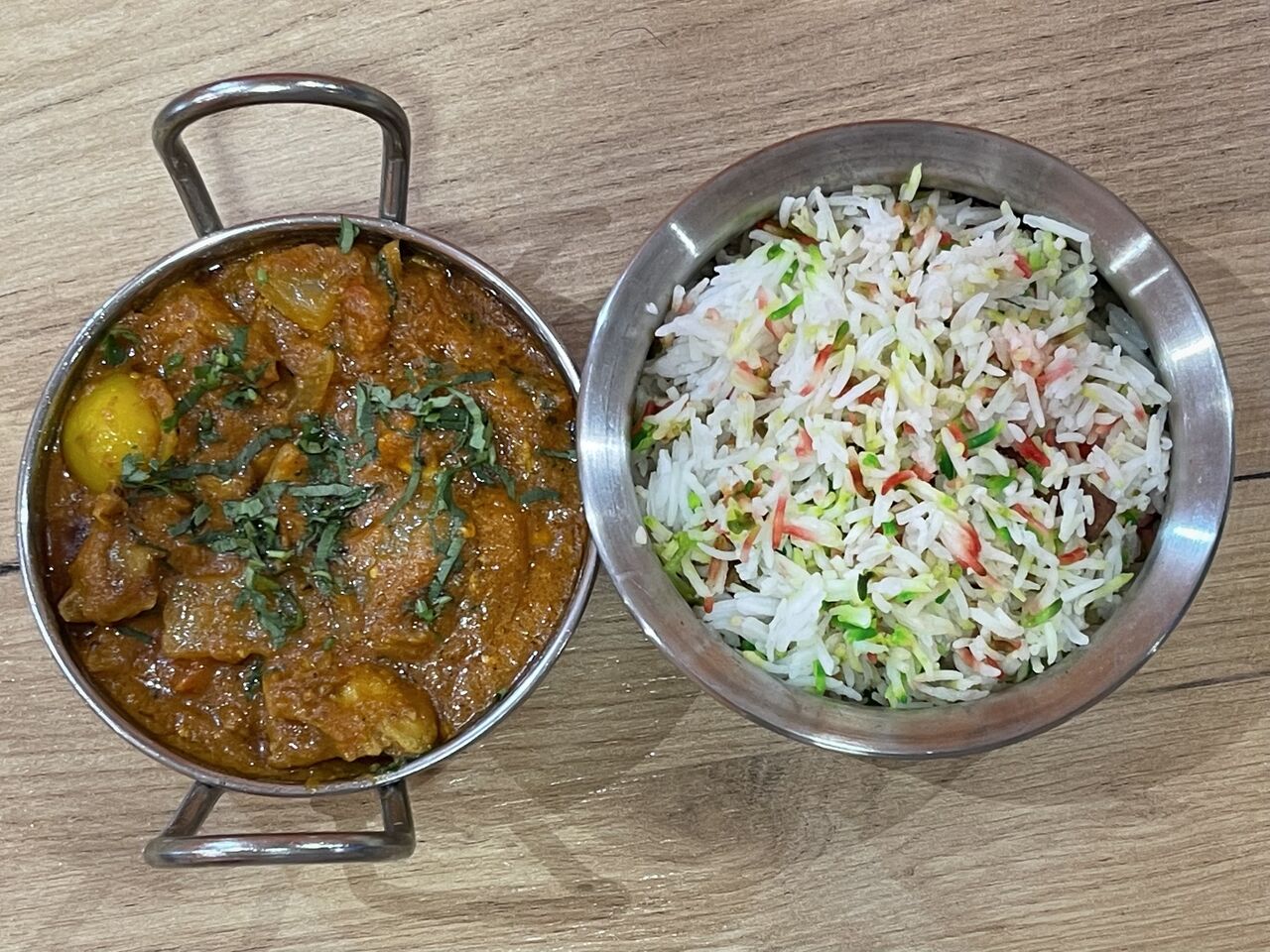 Poulet au Rogan Josh accompagné du Riz Basmati nature 
