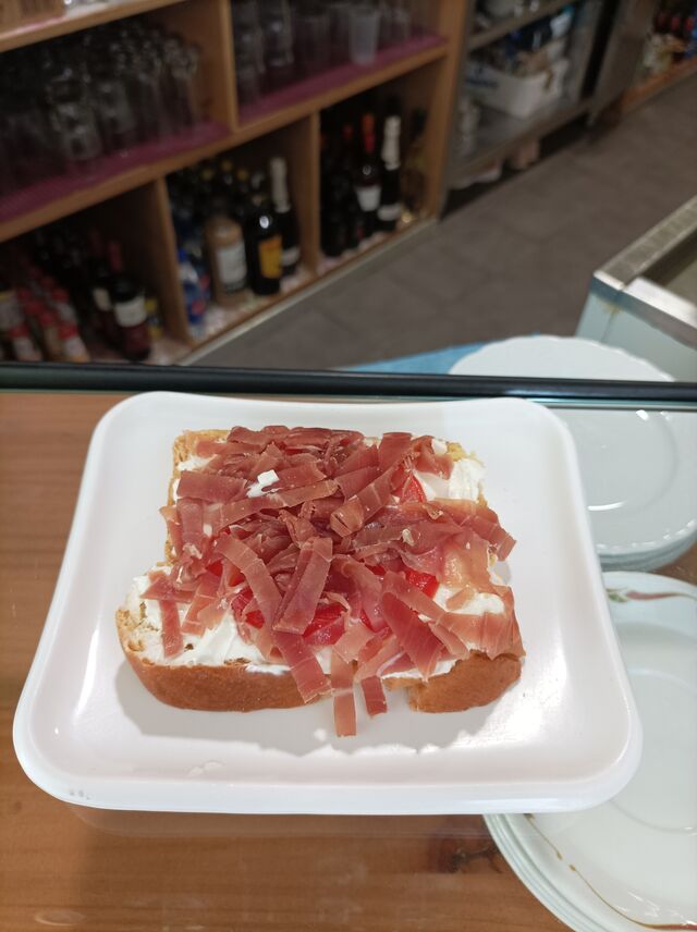 Brioche Queso y Jamón Serrano