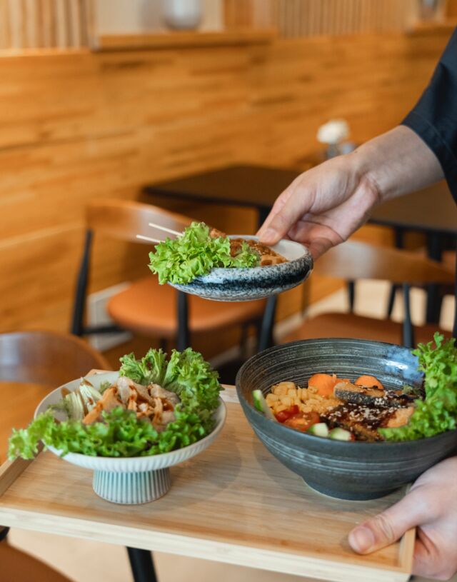 Dumplings und Erdnuss Nudeln