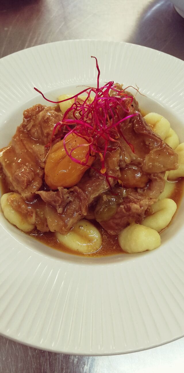 Saute de veau aux abricots 