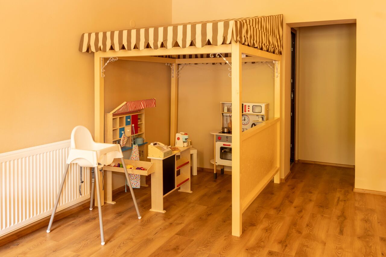 LOC DE JOACA PENTRU COPII