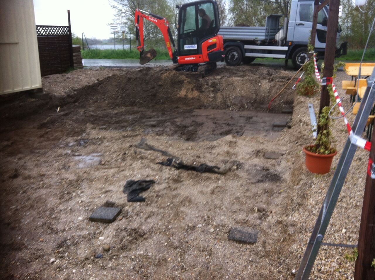 Erdaushub für unser Zeltpodest