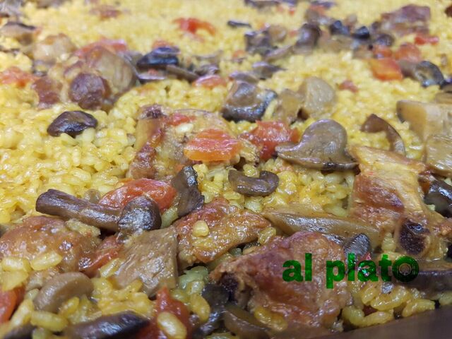 Paella de costillas y setas 