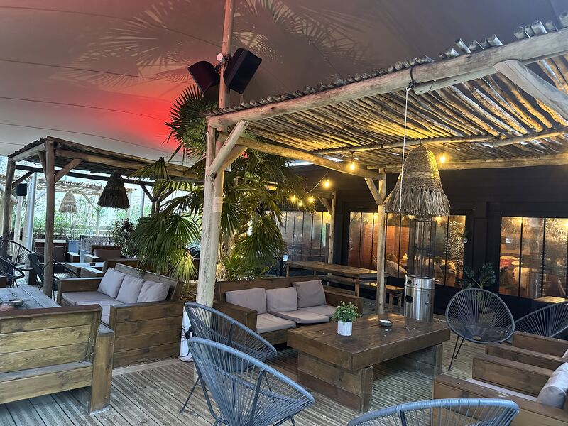 salon avec table chauffante pour l'hiver