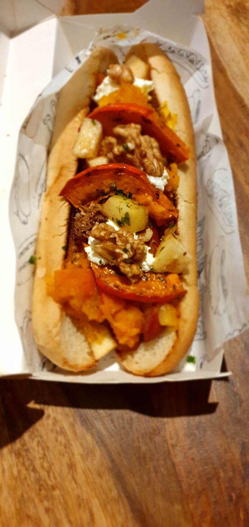 Herbstlicher Kürbis Hot Dog