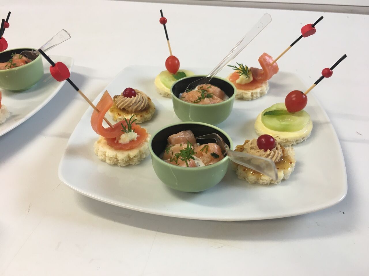Assortiment de canapés apéritifs