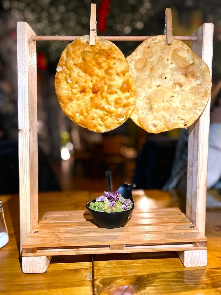 Yaniqueque con salsa guacamole