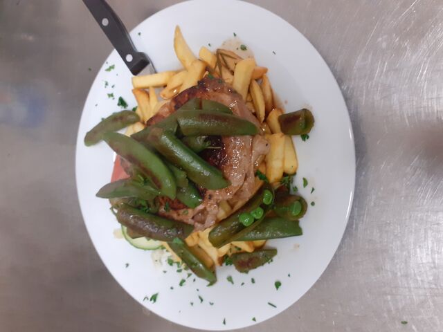 Vepřový steak s cukrovým hráškem 