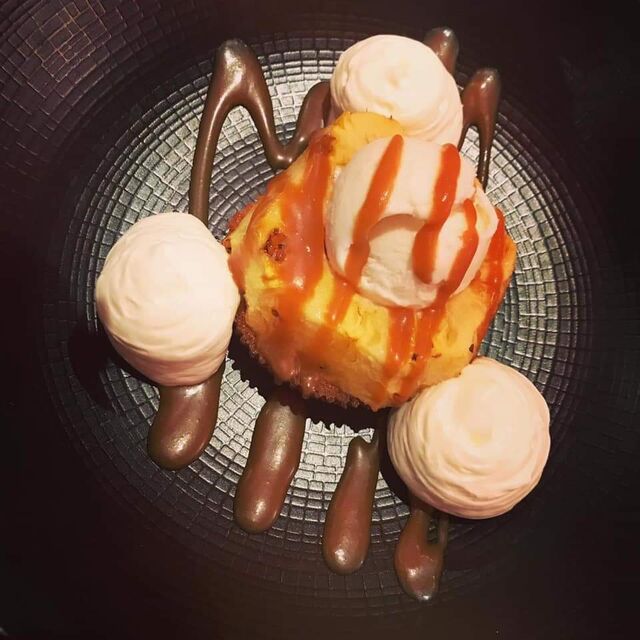 Financier à la noix de coco et ananas rôti, glace coco