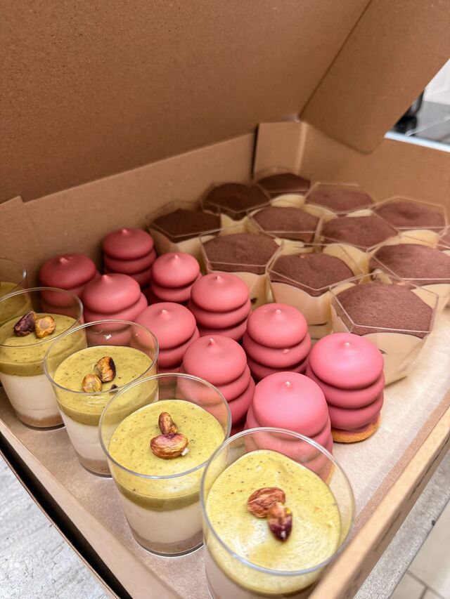 Pistáciový cheesecake , Miniindián , Tiramisu 