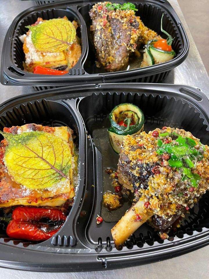 souris d'agneau en croûte d'oranges, poivre rouge et pistaches
