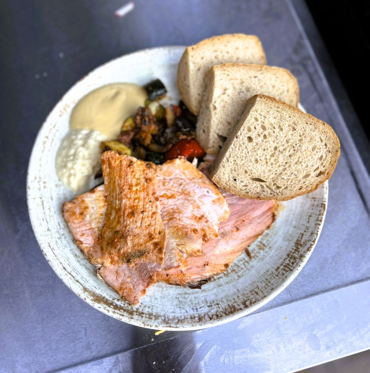 Grilovaná kýta se zeleninou 