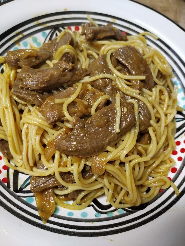 Bœuf avec spaghettis 