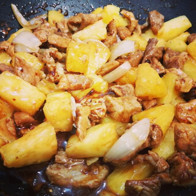 Sauté de porc au caramel et ananas