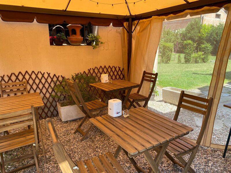 Abbiamo un bellissimo gazebo per gustare un aperitivo fresco in posto tranquillo. 