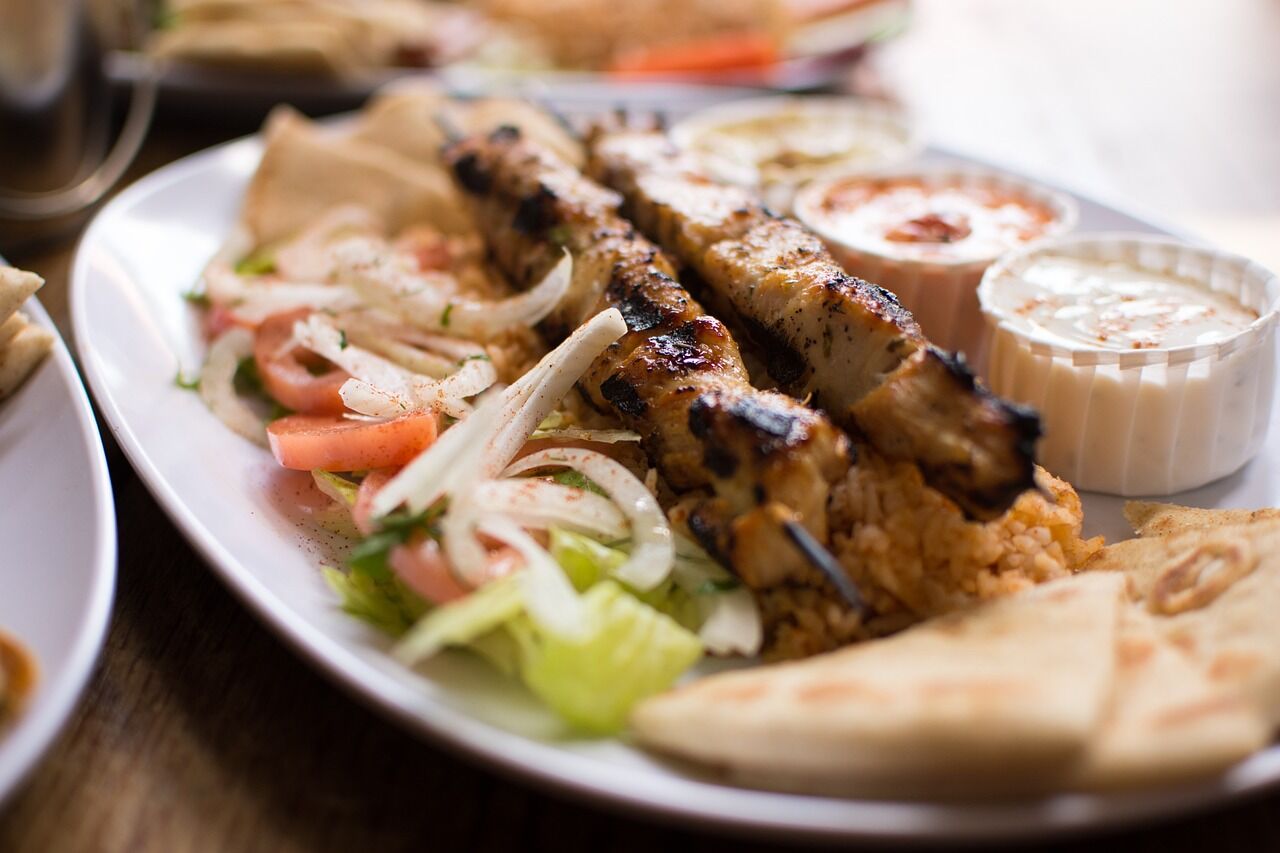 Unser Souvlaki, zartes Fleisch am Spieß...