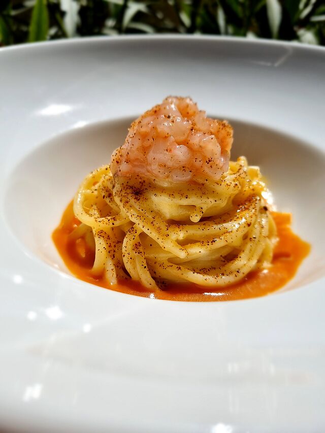 Spaghettone burro, scampi, limone bruciato