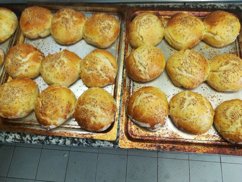 Nos pain hamburger sortant du four