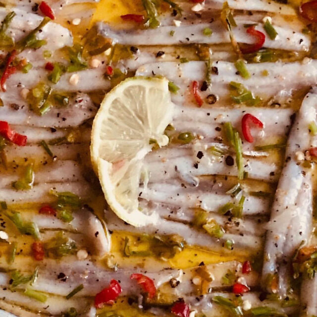 Alici marinate nel limone .