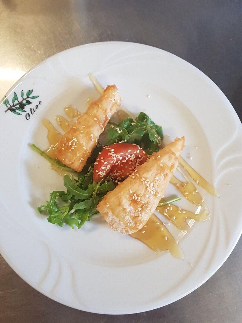 Ziegenkäse auf Sesam-Honig