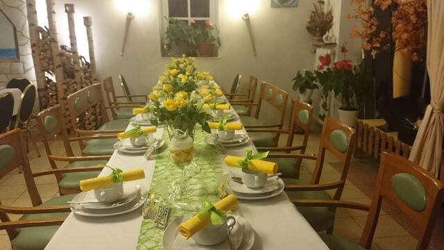 Gedeckter Tisch ( Wunsch des Gastes - vom Dekorateuer gemacht)