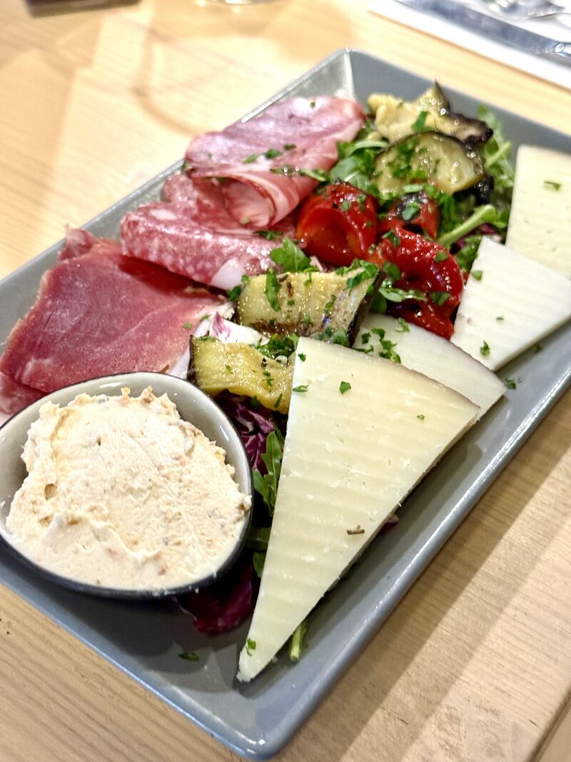 Antipasti, Carpaccio, Burrata, Vitello – ein guter Start in einen schönen Abend