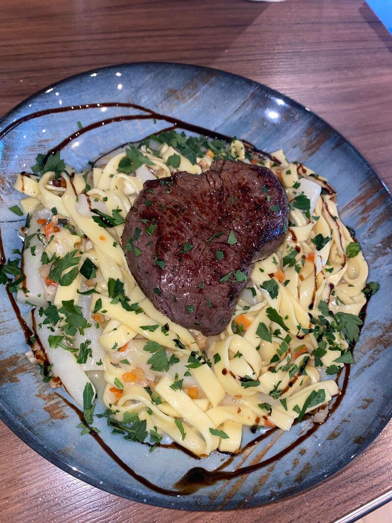 Bandnudeln in Weißweinsoße mit Rinderfilet
