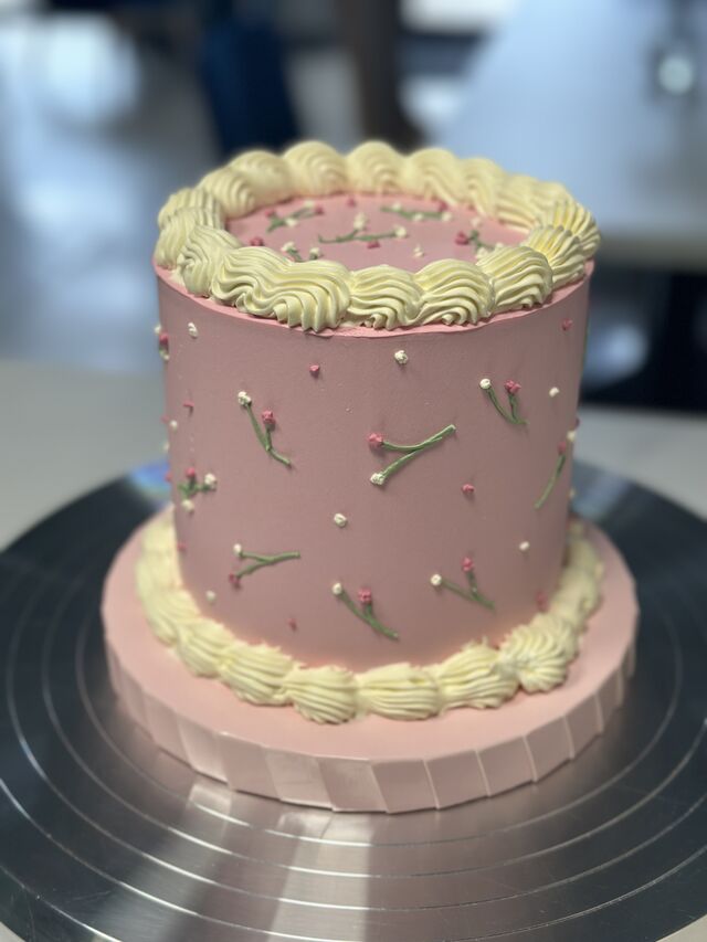 Tort bw stylu lambeth cake