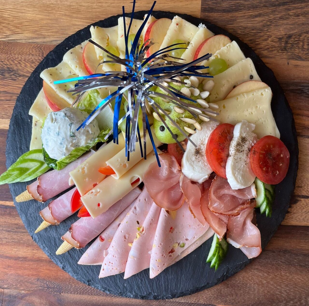 Wurst- oder Käseplatten gerne jederzeit auf Bestellung möglich