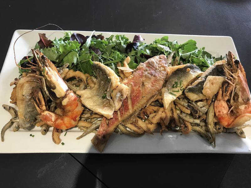 Mixed fried fish and seafood
Frito misto