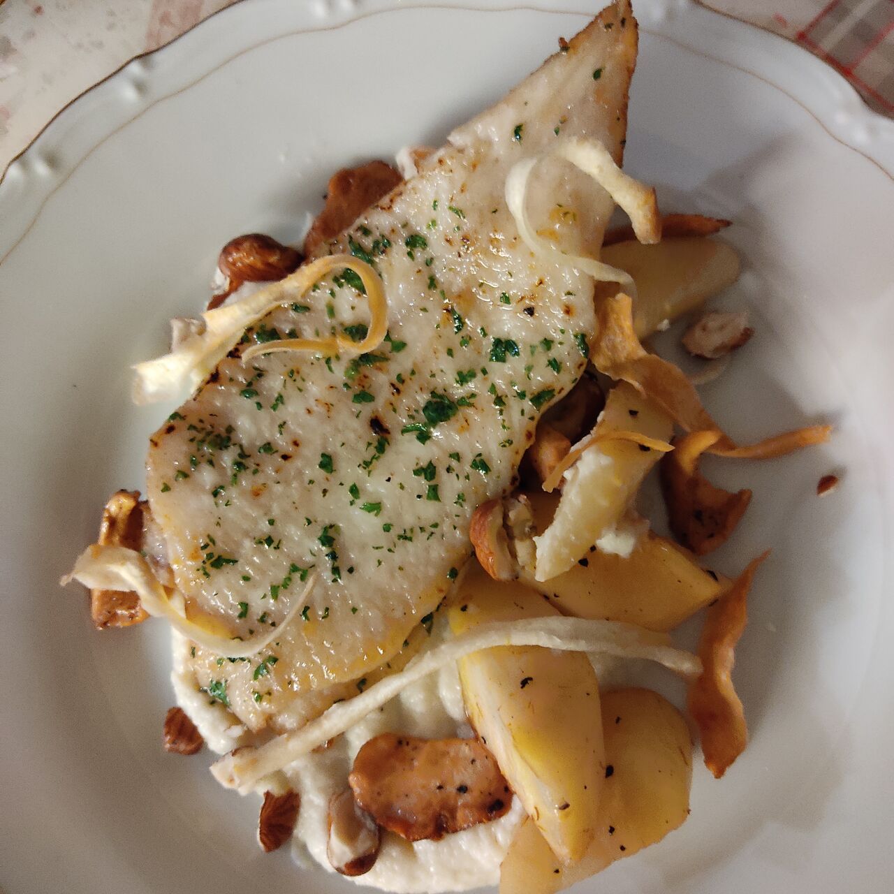 Sole, panais et champignons des bois.