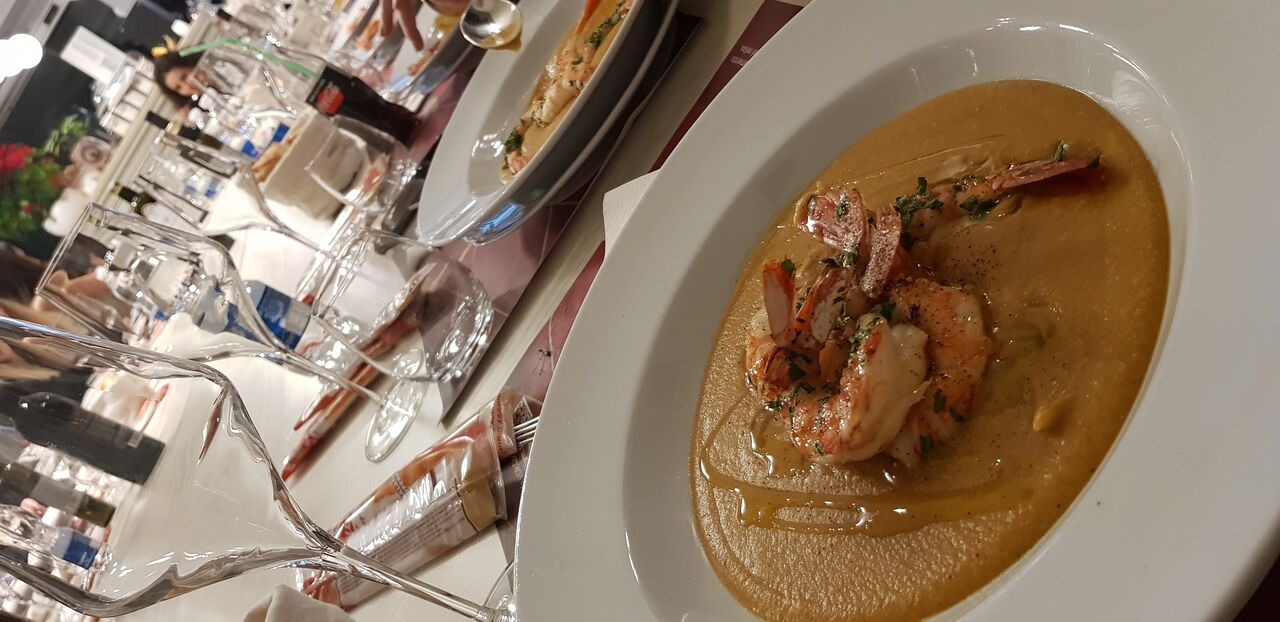 Vellutata di ceci con gamberoni al Brandy