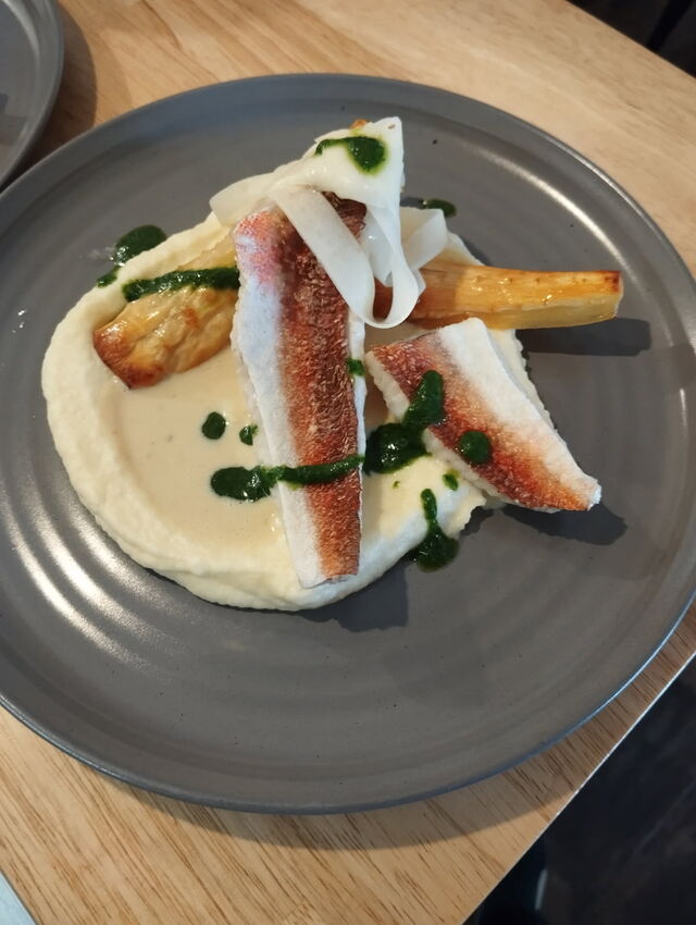 Rouget grondin, panais et piston de mâche 